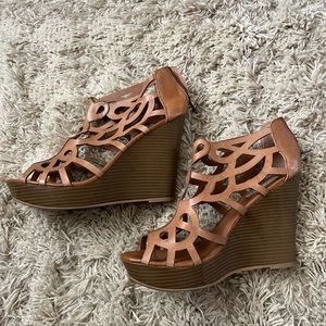 Steve Madden, wedge sandal, size 11, tan